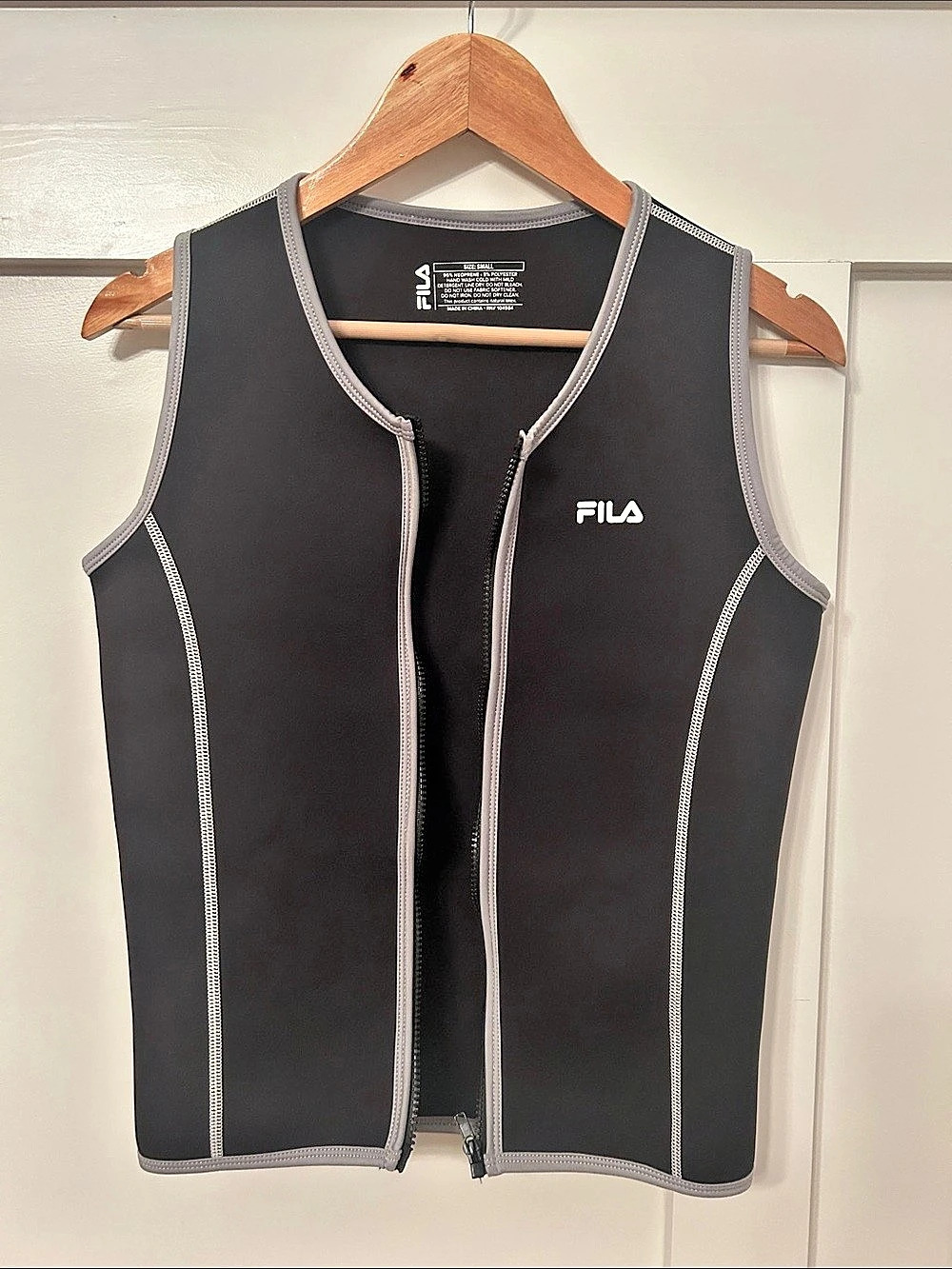 Fila Men's Black & Gray Athletic Vest Small